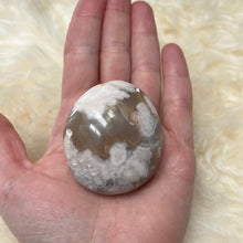 Flower agate palm stone