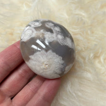 Flower agate palm stone