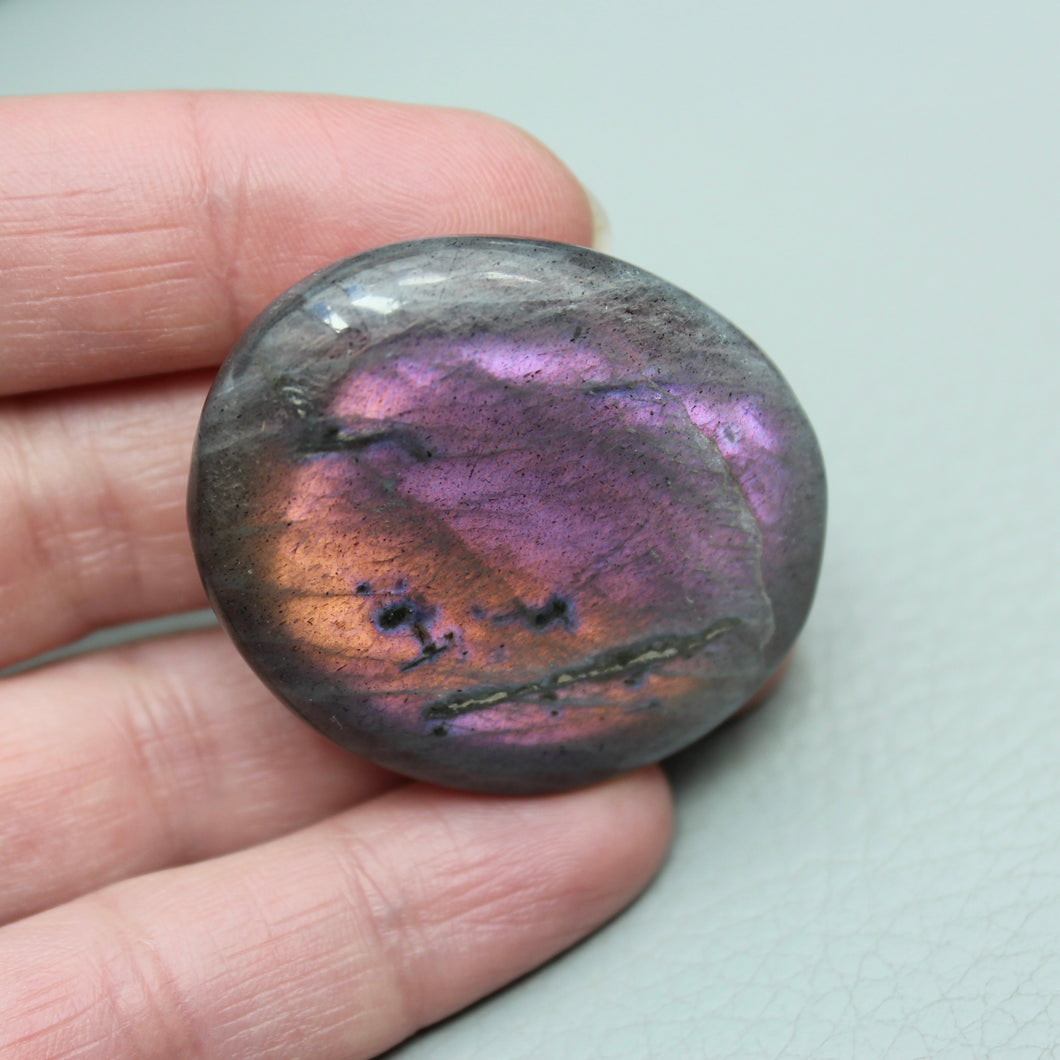Labradorite pocket stone