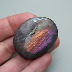 Labradorite pocket stone